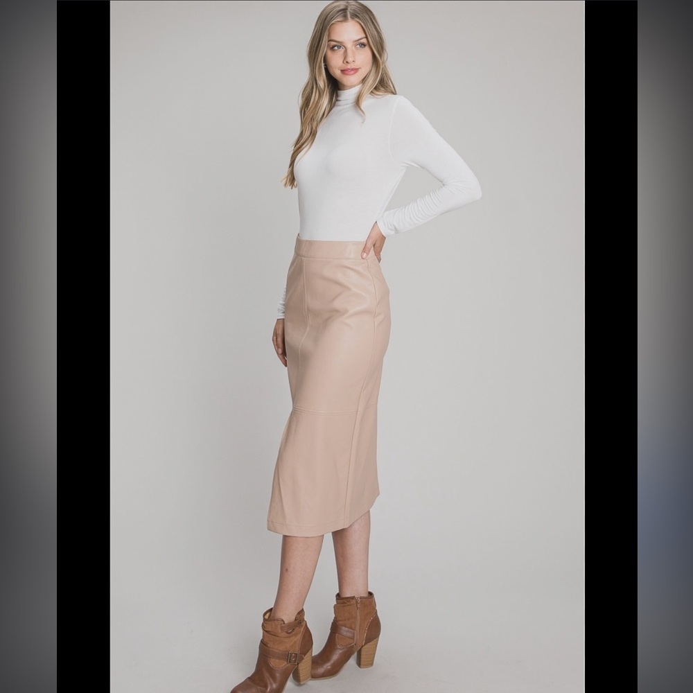 Faux leather light pink pencil skirt size 12 06-45